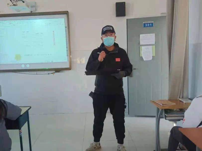 9231